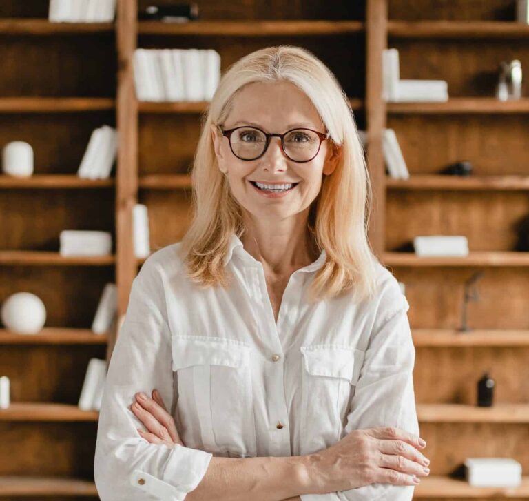 businesswoman-librarian-psychologist-teacher-with-arms-crossed-looking-at-camera-in-library-office-e1666440563573.jpg